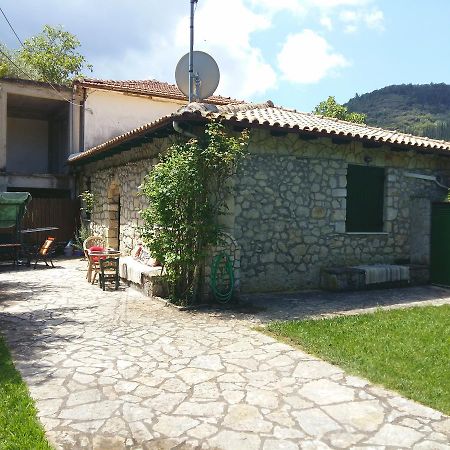 Villa Frias Asprogerakata Bagian luar foto