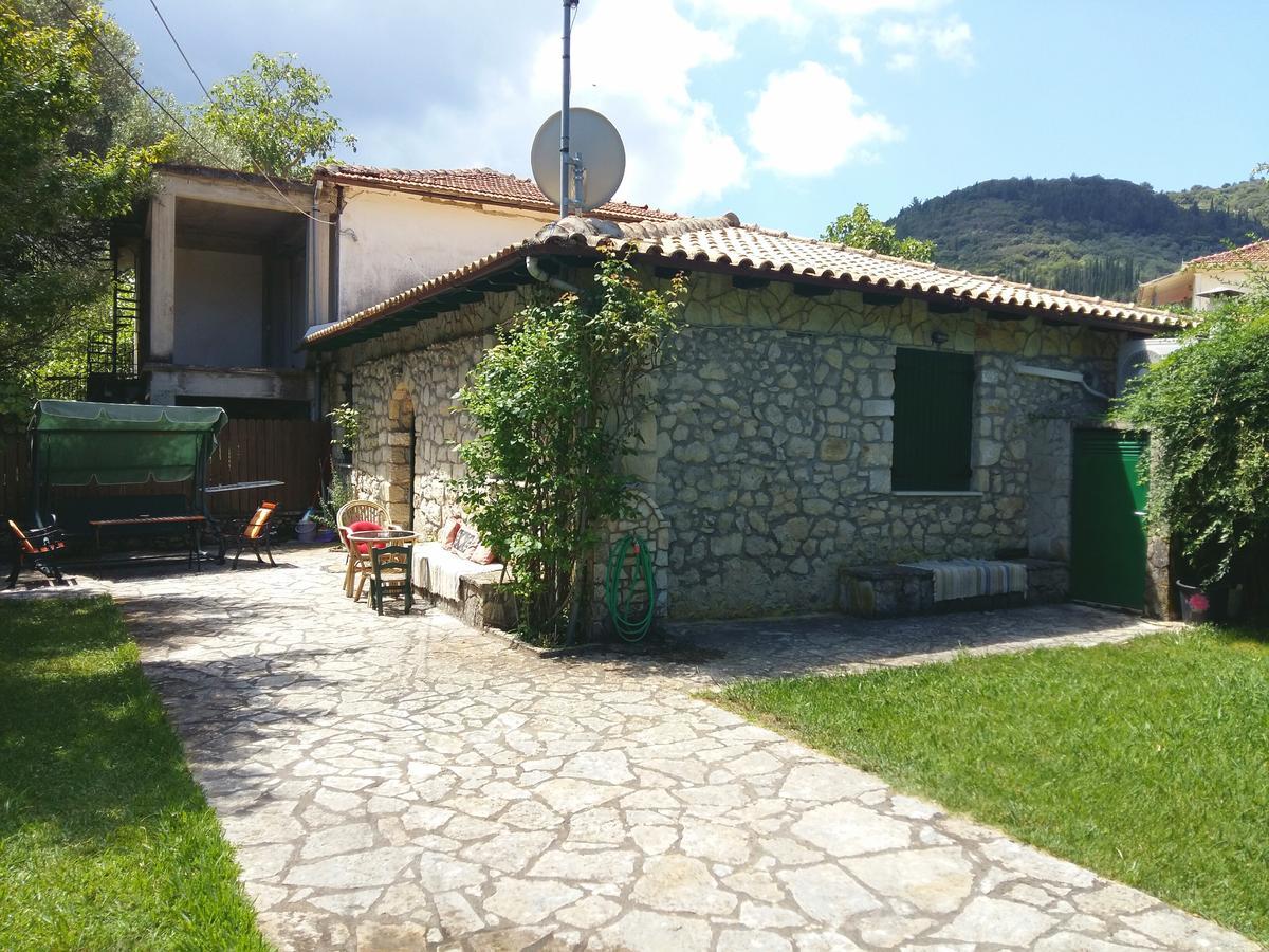 Villa Frias Asprogerakata Bagian luar foto